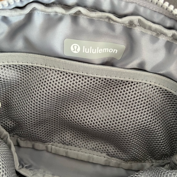 Lululemon everywhere belt bag 1L - Picture 6 of 7